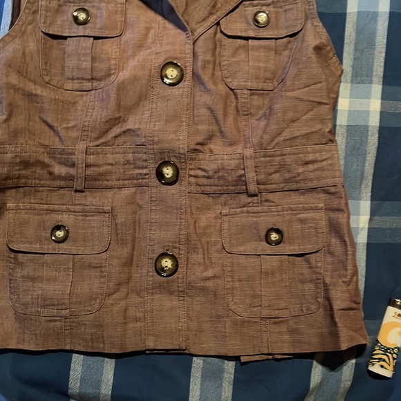 A. Byer Sleeveless Button Up Blouse - Picture 8 of 10